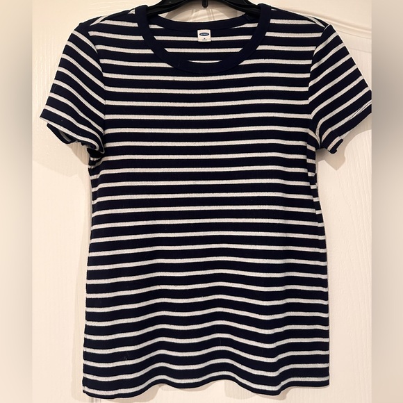 🌸Woman’s t shirt🌸 - Picture 1 of 3